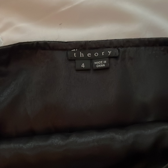 Theory sequined mini skirt size 4 - Picture 2 of 4